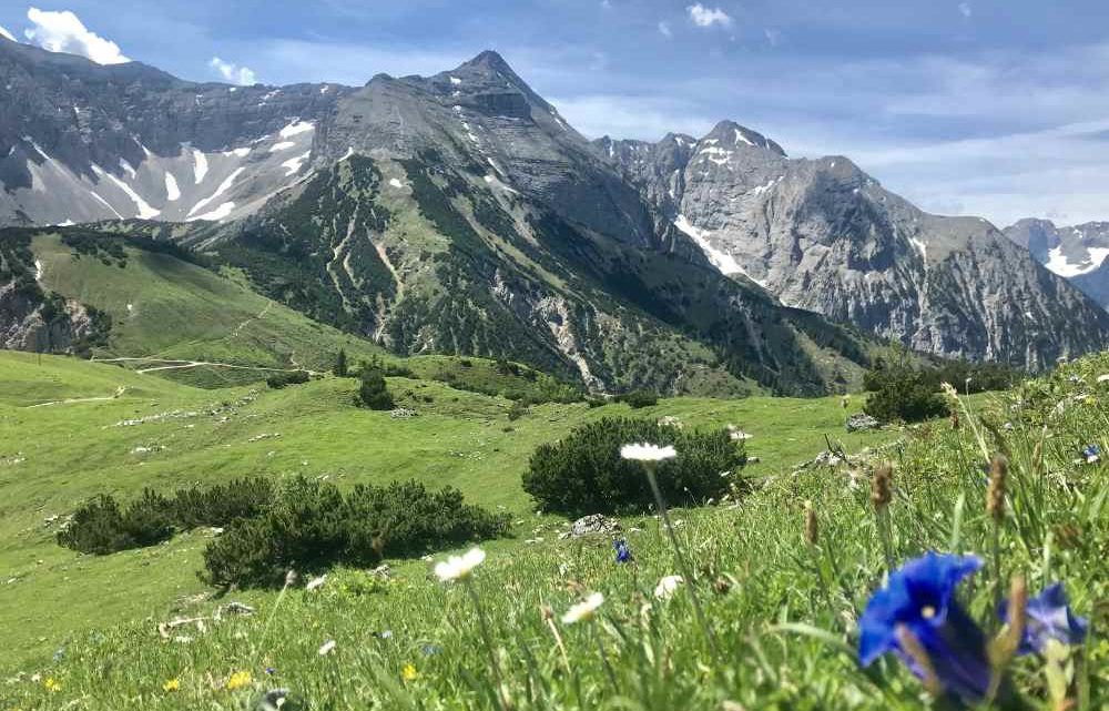 Schöne E-Bike Tour zur Plumsjochhütte