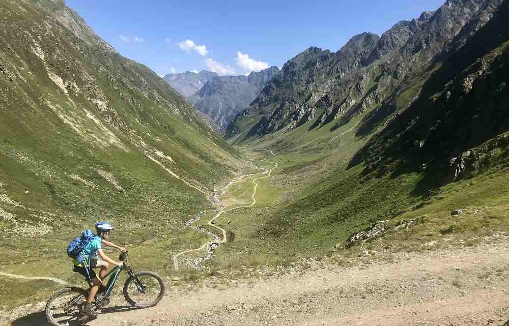 Im Ötztal e-biken zur Feuersteinhütte und ins Pollestal